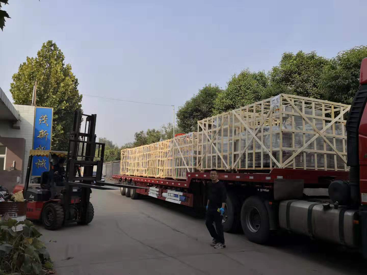 大型多功能炒菜機發貨現場